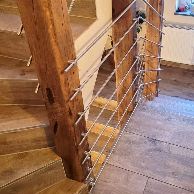 Eichenbalken handgehackt 13/15cm als Balken für Treppengeländer